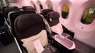 PHENOMENAL NIGHT VIEW OF TOKYO | JAPAN AIRLINES B787-8 BUSINESS CLASS Review