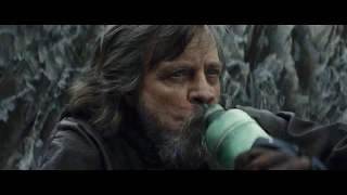 Luke Skywalker milks that alien in The Last Jedi [720p]
