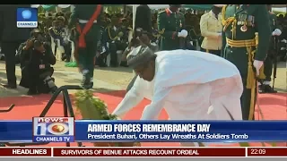 President Buhari, Others Lay Wreaths At Soldiers Tomb