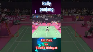 Lindan dibuat tersungkur oleh Taufik Hidayat. legenda badminton Indonesia