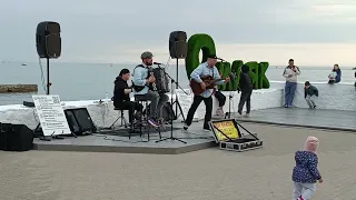 Кавер группа "Два Брата" выступление на набережной г. Сочи апрель