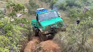 CRAB MOG - UNIMOG 1300L SUBINDO A EROSÃO DE LADO - IMAGEM FANTASTICA...