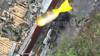 Brutal footage! Ukraine Drones Bombs, above Russian Soldiers, Near Bakhmut, Ukraine war
