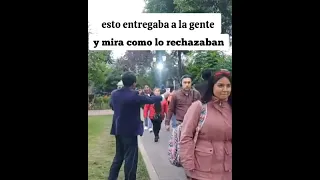 esto entregaba a la gente mira como lo rechazan