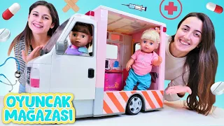 Çocuk videoları - Ayşe'nin oyuncak mağazası - Oyuncak bebekler için yeni ambulans!