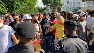 En fotos: Cubanos piden "libertad" en las calles