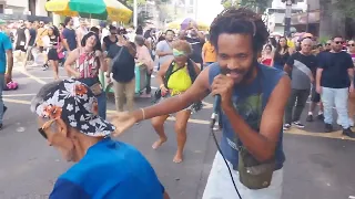 dorme sujo dando um show na avenida Paulista