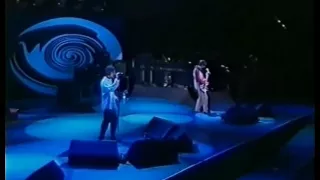 Oasis - Champagne Supernova (Live @ Maine Road 1996, 1st Night) - HD