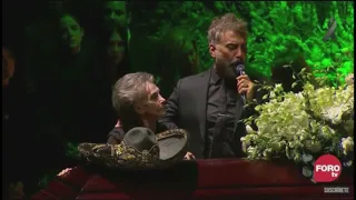 Funeral de Vicente Fernández, Alejandro Fernández le canta a su madre Amor de los dos junto al ataúd