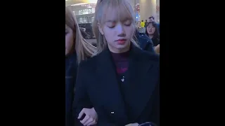 When a fan was in ROSÉ and LISA way(NOT A HATE VIDEO)