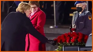 Slideshow: Ceremonial send-off for Merkel