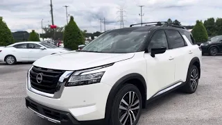 2024 Nissan Pathfinder Platinum 4WD Pearl White Tr-Coat w/ Black Roof, Chestnut Interior