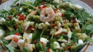 Salat mit Rucola, Mozzarella und Garnelen - Rezept und Anleitung