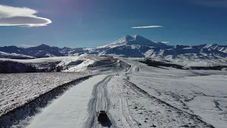 Вид на Эльбрус. Дорога в урочище Джилы-Су
