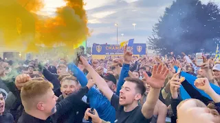 🏆 LEEDS FANS IN AWE OF BIELSA AND TROPHY PRESENTATIONS AT ELLAND ROAD!😍🍻 | 2019/20