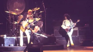 Queen - Bohemian Rhapsody (Rock part & verses) (Live in Tokyo 4/04/1976) Upgrade