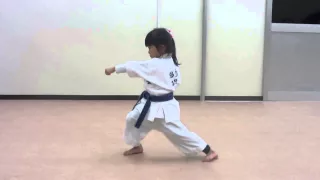 JKA Heian-nidan by 5-year-old girl　② 五歳女の子 平安二段練習中