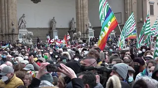 Firenze, settemila in piazza. La testimonianza: "Stanno uccidendo i nostri bambini"