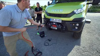 Kann Leben retten: Wohnmobil Schutz- und Bergeausrüstung hautnah erklärt. Werkzeug, Geräte, Winden