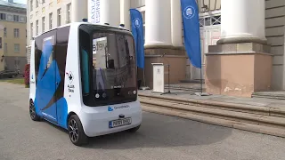 Президент Эстонии запустила первый автобус на водороде. Не обошлось без конфуза