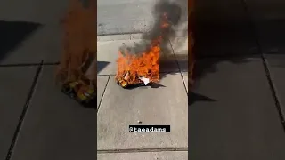 *SHOCKING* ANGRY GREEN BAY PACKERS FAN SETS FIRE TO DEVANTE ADAMS JERSEY! *NSFW*