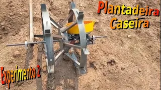 Como Fazer uma Plantadeira de Empurrar Caseira Passo a Passo (Experimento 02) homemade push planter.