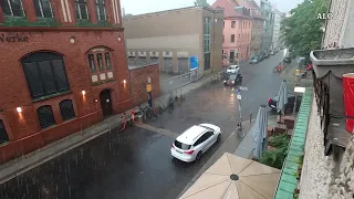Starkregen mit Blitz und Donner in Berlin Mitte