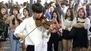 Girls Were Shocked By Violin Boy's Amazing Performance - Howl's Moving Castle