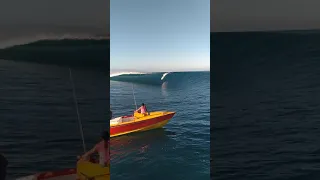 Kauli Vaast sur une bombe à Teahupoo