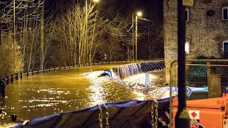 Flood defences breached in Bewdley as River Severn rises