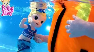 КУКЛЫ ПУПСИКИ Приключения Беби Элайв в аквапарке! Плавает под водой. Видео для детей
