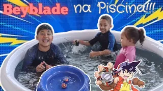 Fizemos uma Batalha de BEYBLADE na piscina!!!!