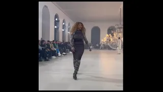 Serena Williams Models for OFF-WHITE in Virgin Abloh’s last ever Fashion Show.