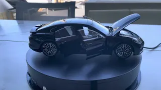 Porsche Panamera 1 18  Minichamps