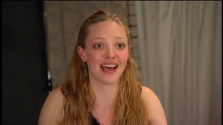 Getting to Know Amanda Seyfried || Mamma Mia! Special Features
