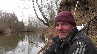 Открытие фидерного сезона в марте на реке Свислочь. Карпы разгибают крючки. Рыбалка в Беларуси.