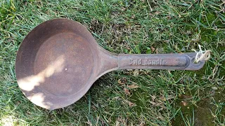 Cleaning up and using an old Cold Handle Camp Skillet