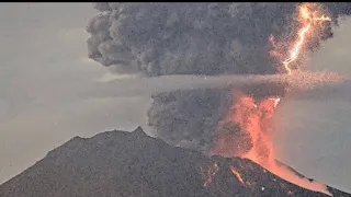 Close View Of Japan's Sakurajima Volcano 🌋 Eruption Awesome Volcanic Lightning ⚡