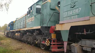 Тэ114-0067+тэм2м-048+тгм6а-716 маневры на первом заводе подъездной путь от ст. Полотняный завод