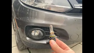 Замена лампы переднего противотуманного фонаря (ПТФ) VW Тигуан