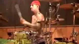 Travis Barker playing drums with only one hand!!! part 3