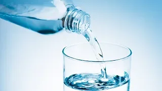 10 Warnzeichen, dass du nicht genug Wasser trinkst!