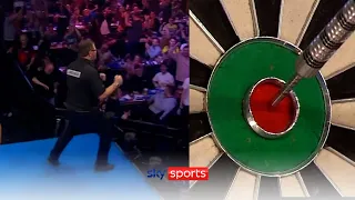 James Wade's ICE COLD match winning bullseye! 😮  | World Grand Prix 2021