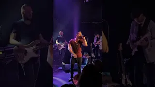 James Morrison - hot dance moves and fans singing Beautiful Life, Trabendo, Paris, September 2022