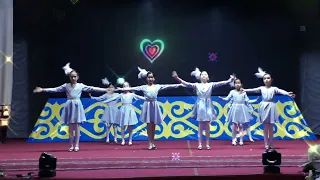 Ансамбль " Айганым". Казахский народный танец "Көркем"