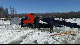 Дороги Якутии. Зимник. Спасение из ледового плена. Вольво. #дорогиякутии