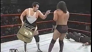 IWA: Ricky Santana traiciona a Ricky Banderas (1999)