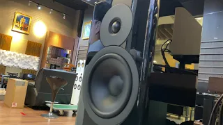 test 4k DYNAUDIO EVOKE-20 (GLOSS BLACK)