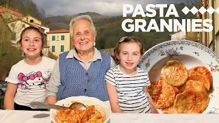 Three generations make corzetti coin-shape pasta! | Pasta Grannies