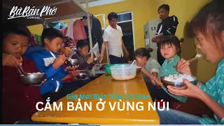 #15 Cám ơn Anh CHị VIÊN SIÊU HỒNG Tài Trợ Đèn NLMT - Bà Bán Phở CẮM BẢN Ở TRƯỜNG Cùng Thầy Cô Giáo